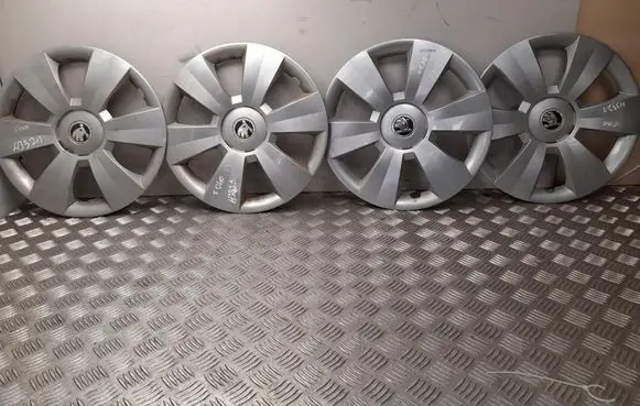 Volkswagen Golf Plus R16 wheel hub/cap/trim 6V0601147C
