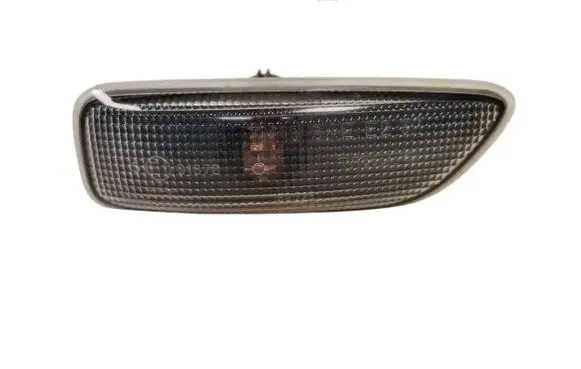 Front fender indicator light