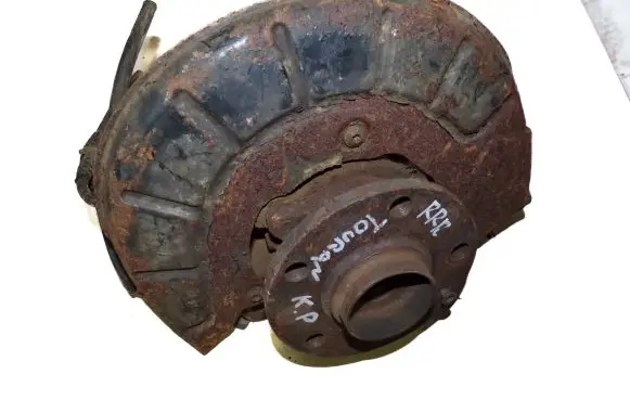 Volkswagen Touran I Front wheel hub spindle knuckle