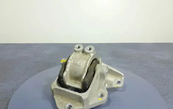 Suzuki SX4 Gearbox mounting bracket