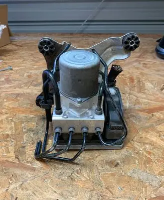 BMW 5 G30 G31 ABS Pump 6889164