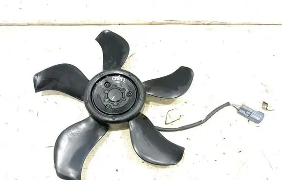 Radiator cooling fan shroud