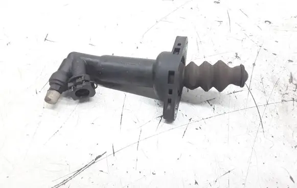 Clutch slave cylinder