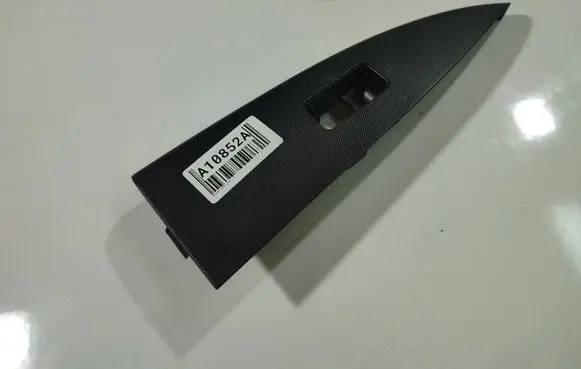 Nissan Note (E11) Front door window switch trim 9080960