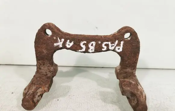 Volkswagen PASSAT B5 Brake caliper pad carrier rear