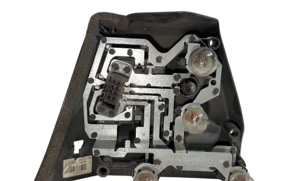BMW 3 E46 Tail light bulb cover holder 8383100 63218383100 6907936