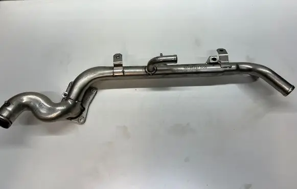 Engine coolant pipe/hose
