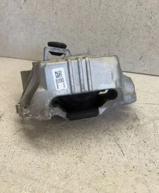 Engine mount bracket