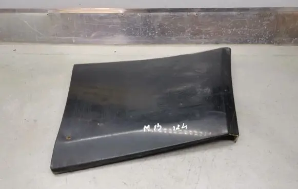 Mercedes-Benz E W124 Fender trim (molding) 1246901440
