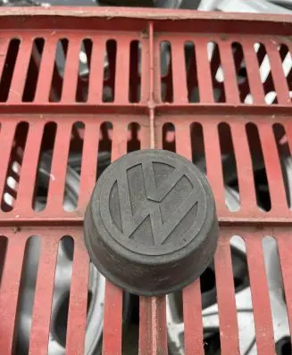 Volkswagen Golf I Original wheel cap 321601171A