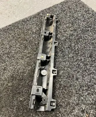 BMW 4 G22 G23 G24 G26 Sill supporting ledge 8737084