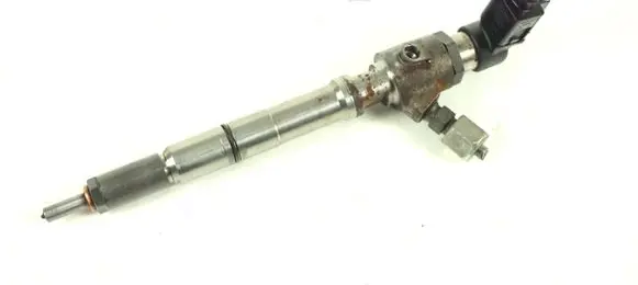 Volkswagen PASSAT B7 Fuel injector 03L130277B
