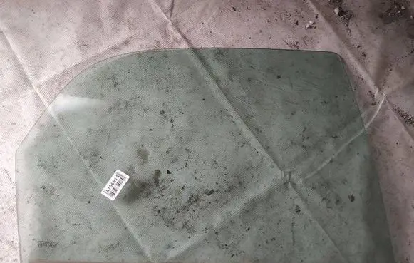 Rear door window glass