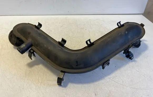 Audi Q2 - Air intake hose/pipe 05C145673B 05C145674B