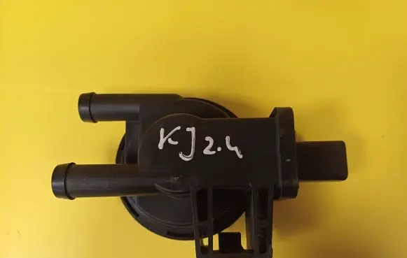 Jeep Cherokee III KJ Breather valve 04891525AB