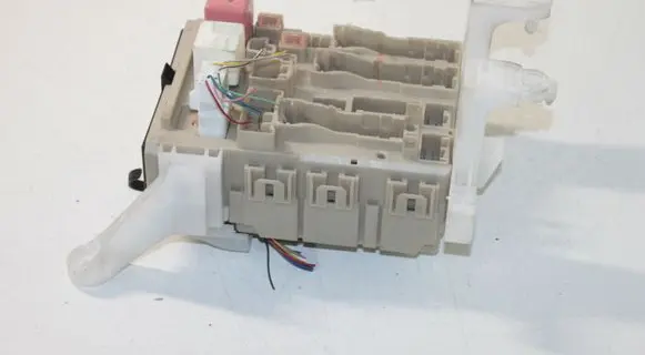 Toyota Auris E180 Fuse box set 8273002J41