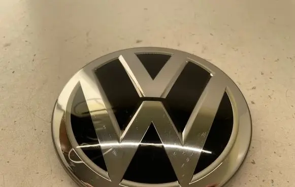 Volkswagen T-Roc Manufacturer badge logo/emblem 2GA853601 199147 00116478