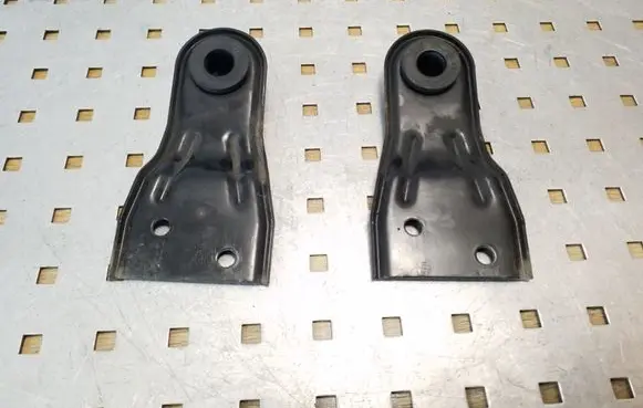 Radiator mount bracket
