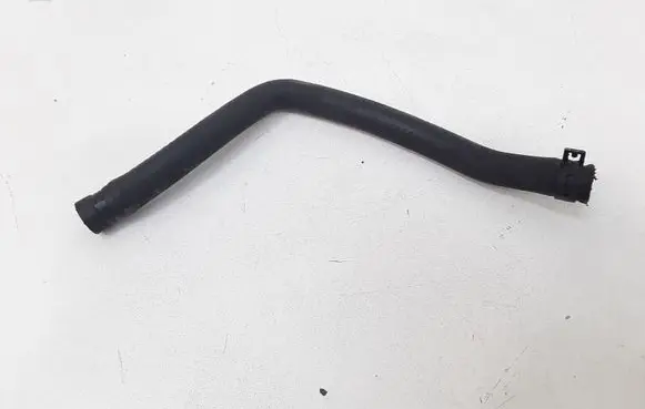 Volkswagen PASSAT B5.5 Engine coolant pipe/hose