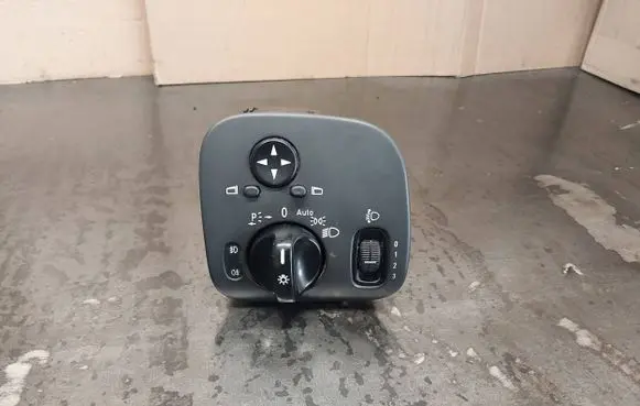 Mercedes-Benz C W203 Light switch A2035450604