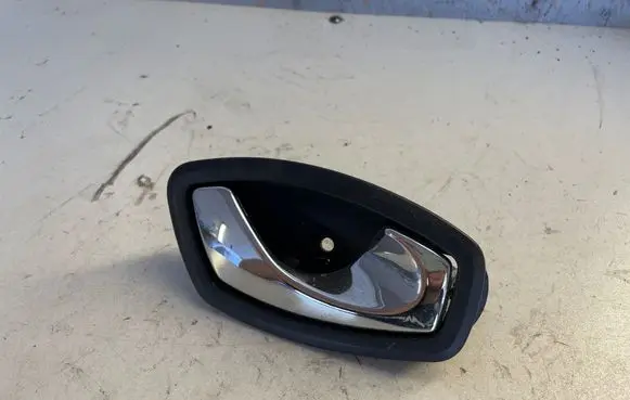Renault Megane III Front door interior handle 826720001R