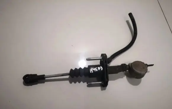 Opel Astra G Clutch master cylinder 90523769