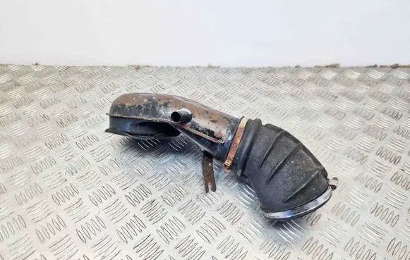 Mercedes-Benz SLC C107 Air intake hose/pipe A0000943011 0000943011
