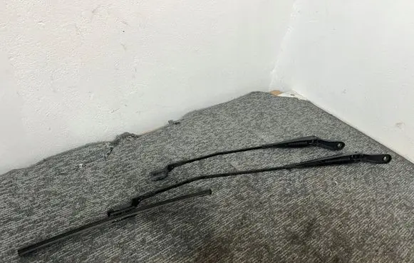 Peugeot Partner Front wiper blade arm