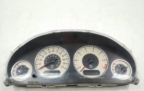 Chrysler Town & Country IV Speedometer (instrument cluster) 4685742AB