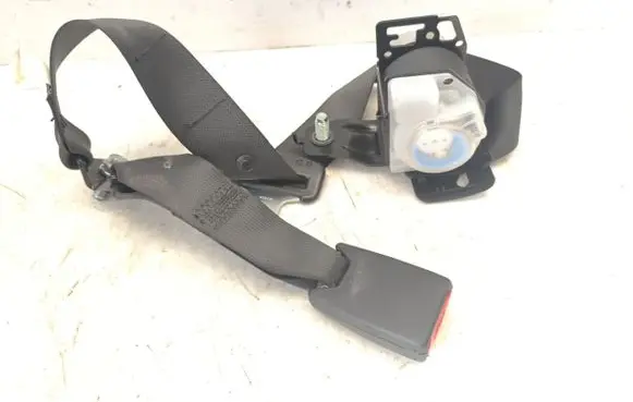 Middle seatbelt (rear)