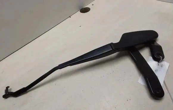 Mercedes-Benz C W204 Front wiper blade arm 3392129813 A2048201544
