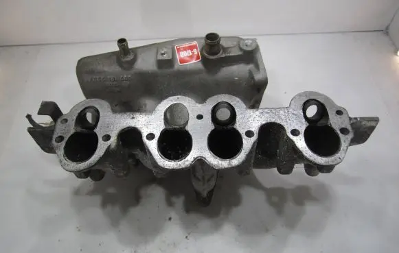 Volkswagen PASSAT B4 Intake manifold 037133223A