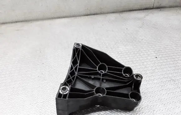 BMW X3 E83 A/C compressor mount bracket 779220203