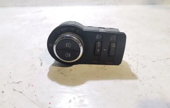 Chevrolet Cruze Light switch 13301752