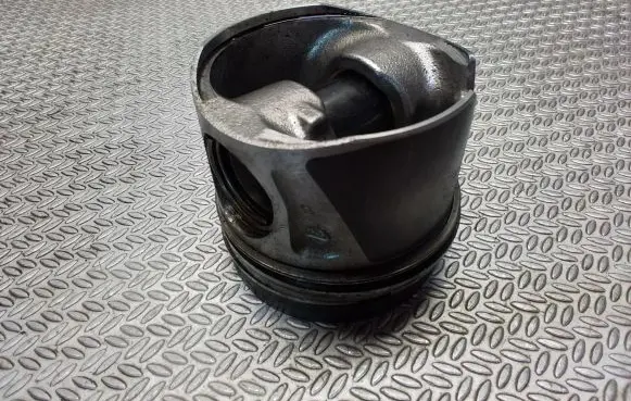 Mercedes-Benz Sprinter W906 Piston 