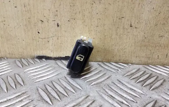 Nissan Qashqai Central locking switch button 2808202