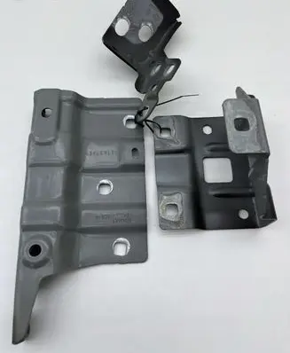 Dacia Logan III Fender mounting bracket