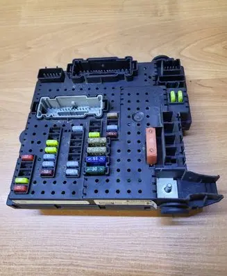 Volvo XC90 Fuse module 30786646 08W132 28080156
