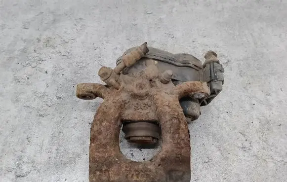 Nissan Qashqai Rear brake caliper