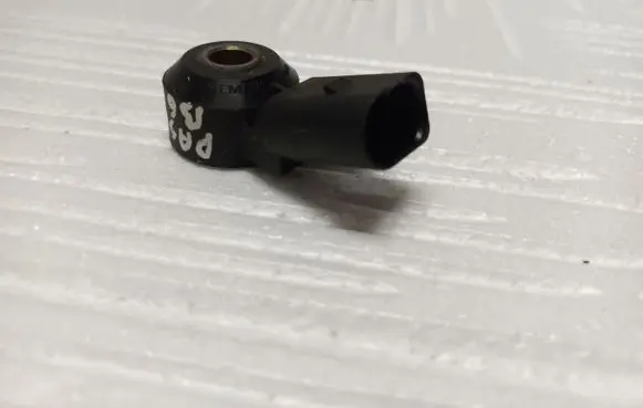 Volkswagen PASSAT B6 Detonation knock sensor 030905377C