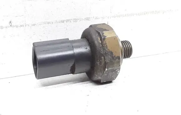 Mercedes-Benz ML W164 Fuel pressure sensor 