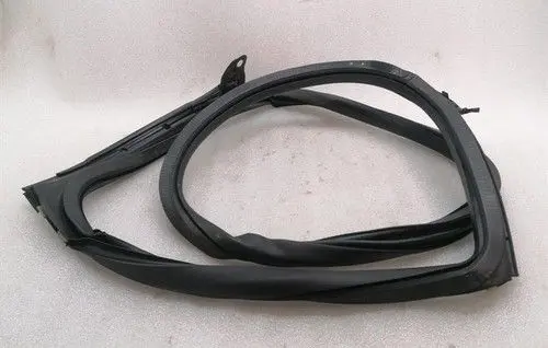Porsche Taycan 9J1 Rubber seal rear door window/glass 9J0833721
