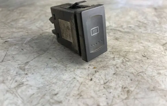 Volkswagen PASSAT B5 Windscreen/window heater switch 3b0959621c
