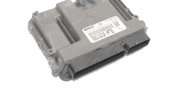 Toyota Avensis T270 Engine control unit/module 0281031706 8966105F50
