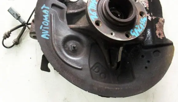 Citroen C4 Grand Picasso Front wheel hub spindle knuckle