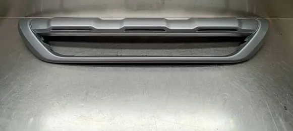 Front bumper lip