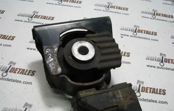 Toyota Auris 150 Engine mount bracket