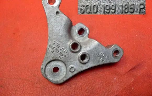 Seat Ibiza III (6L) Engine mounting bracket 6Q0199185P