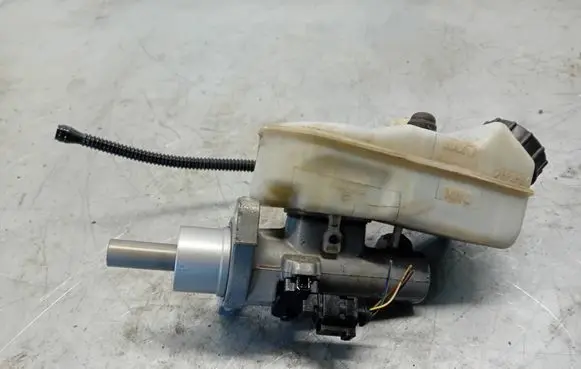 Volkswagen Multivan T5 Master brake cylinder 7E0611303C