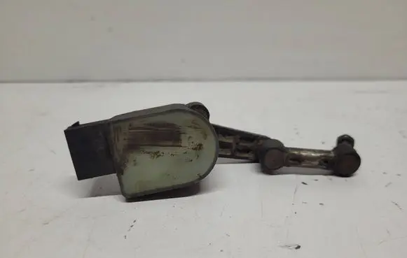 Headlight/headlamp level sensor